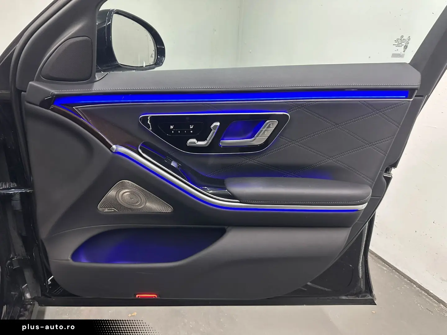 MERCEDES-BENZ S 580 e MAYBACH  BUR 3D FOND ENTERTAINMENT