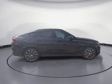 BMW X6 xDrive30d M SPORT PRO AHK Iconic Glow Driving