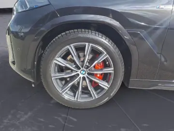 BMW X6 xDrive30d M SPORT PRO AHK Iconic Glow Driving