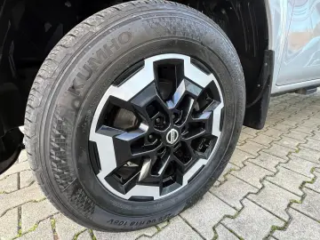 NISSAN Navara NP300 Acenta Double Cab 4x4 3 5 T Anhägel