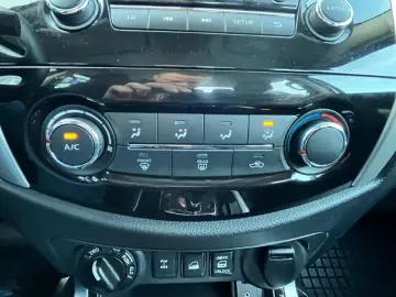 NISSAN Navara NP300 Acenta Double Cab 4x4 3 5 T Anhägel