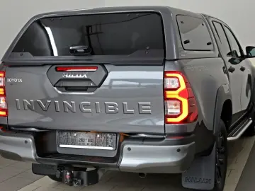 TOYOTA Hilux Double Cab Invincible Navi ACC HardTop AHK