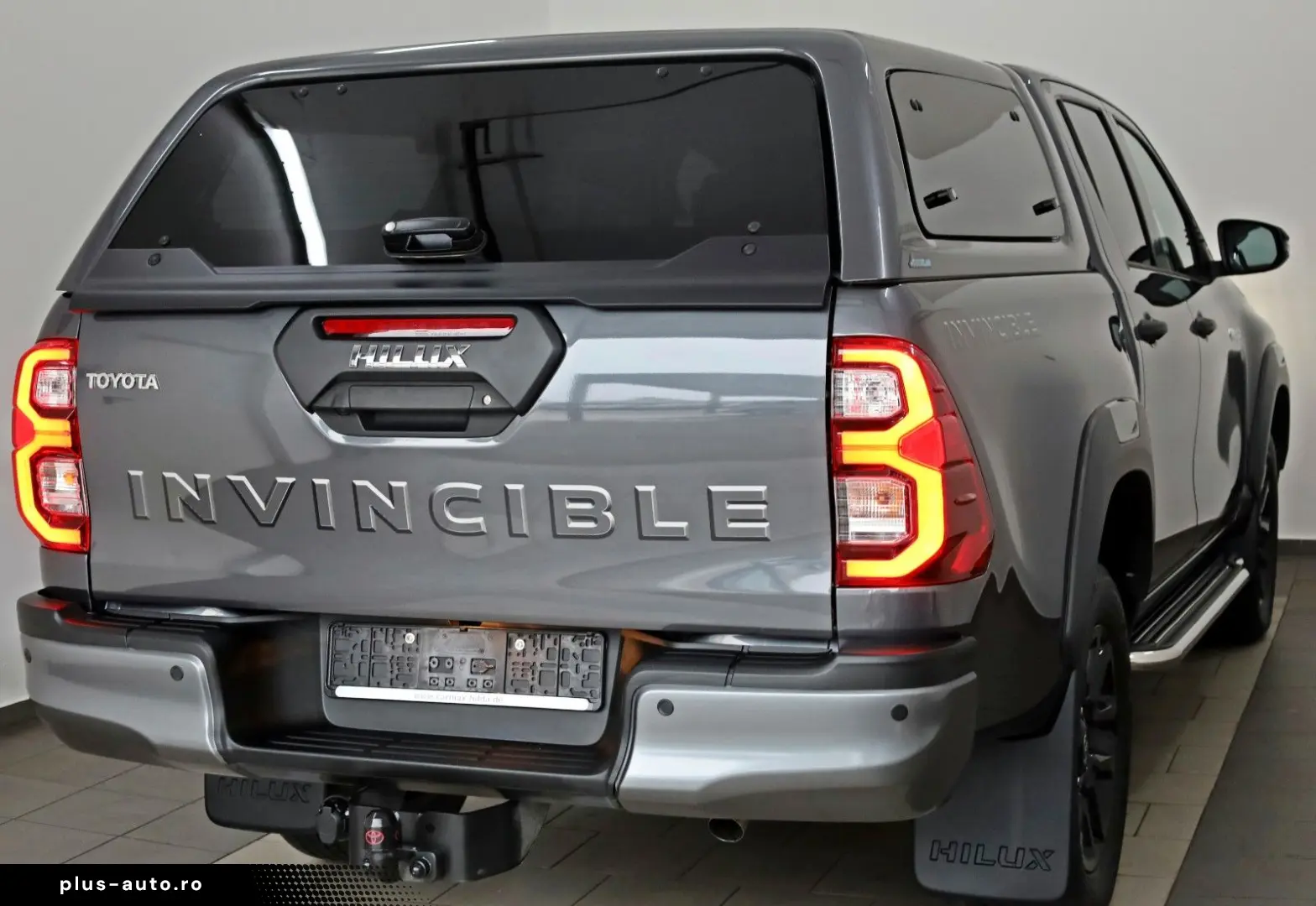 TOYOTA Hilux Double Cab Invincible Navi ACC HardTop AHK