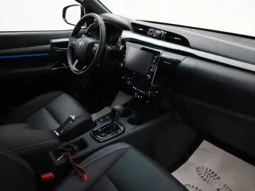 TOYOTA Hilux Double Cab Invincible Navi ACC HardTop AHK