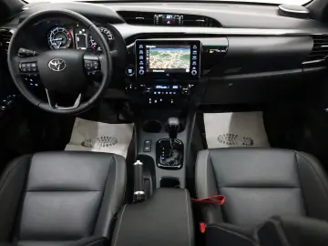TOYOTA Hilux Double Cab Invincible Navi ACC HardTop AHK