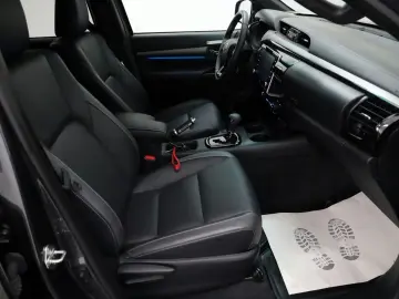 TOYOTA Hilux Double Cab Invincible Navi ACC HardTop AHK