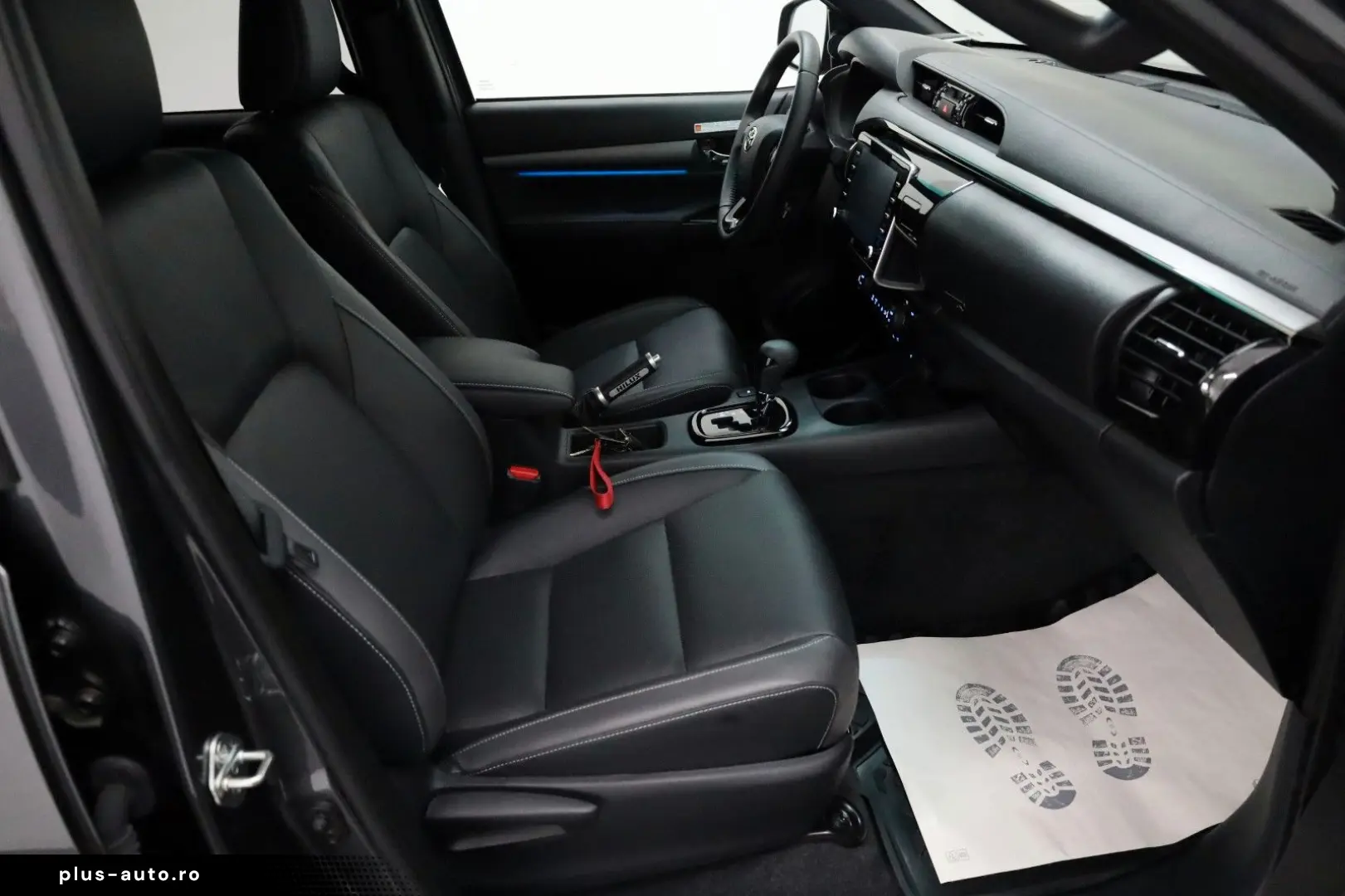 TOYOTA Hilux Double Cab Invincible Navi ACC HardTop AHK