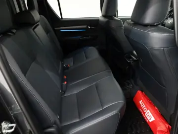 TOYOTA Hilux Double Cab Invincible Navi ACC HardTop AHK