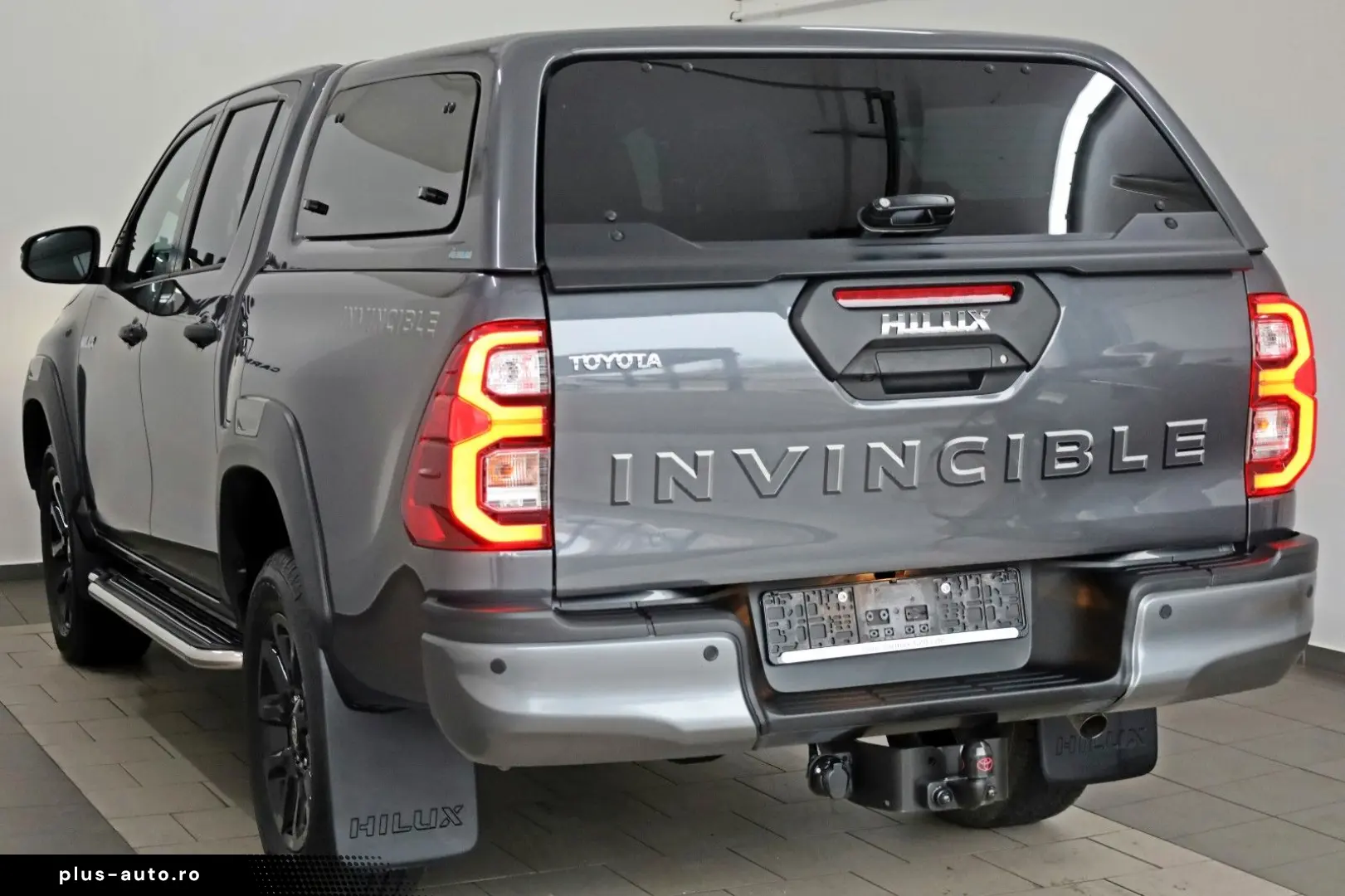 TOYOTA Hilux Double Cab Invincible Navi ACC HardTop AHK