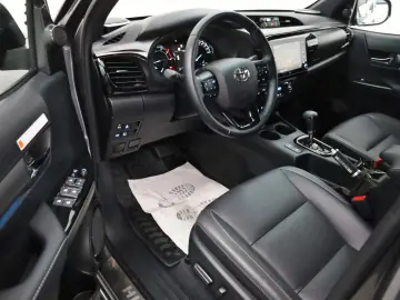 TOYOTA Hilux Double Cab Invincible Navi ACC HardTop AHK