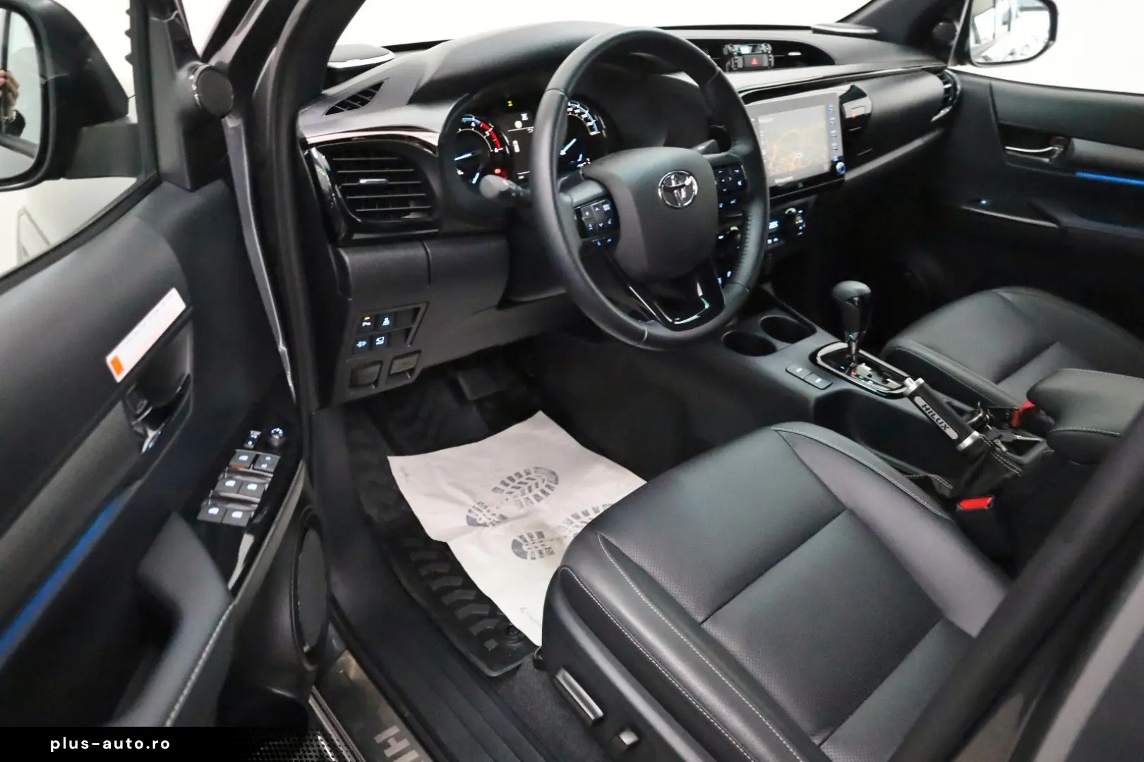 TOYOTA Hilux Double Cab Invincible Navi ACC HardTop AHK