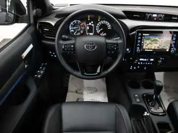 TOYOTA Hilux Double Cab Invincible Navi ACC HardTop AHK