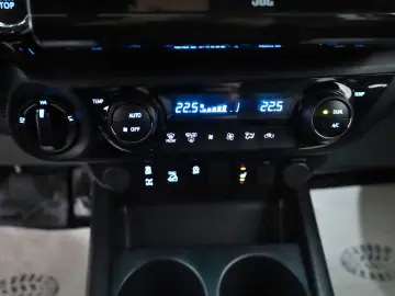 TOYOTA Hilux Double Cab Invincible Navi ACC HardTop AHK