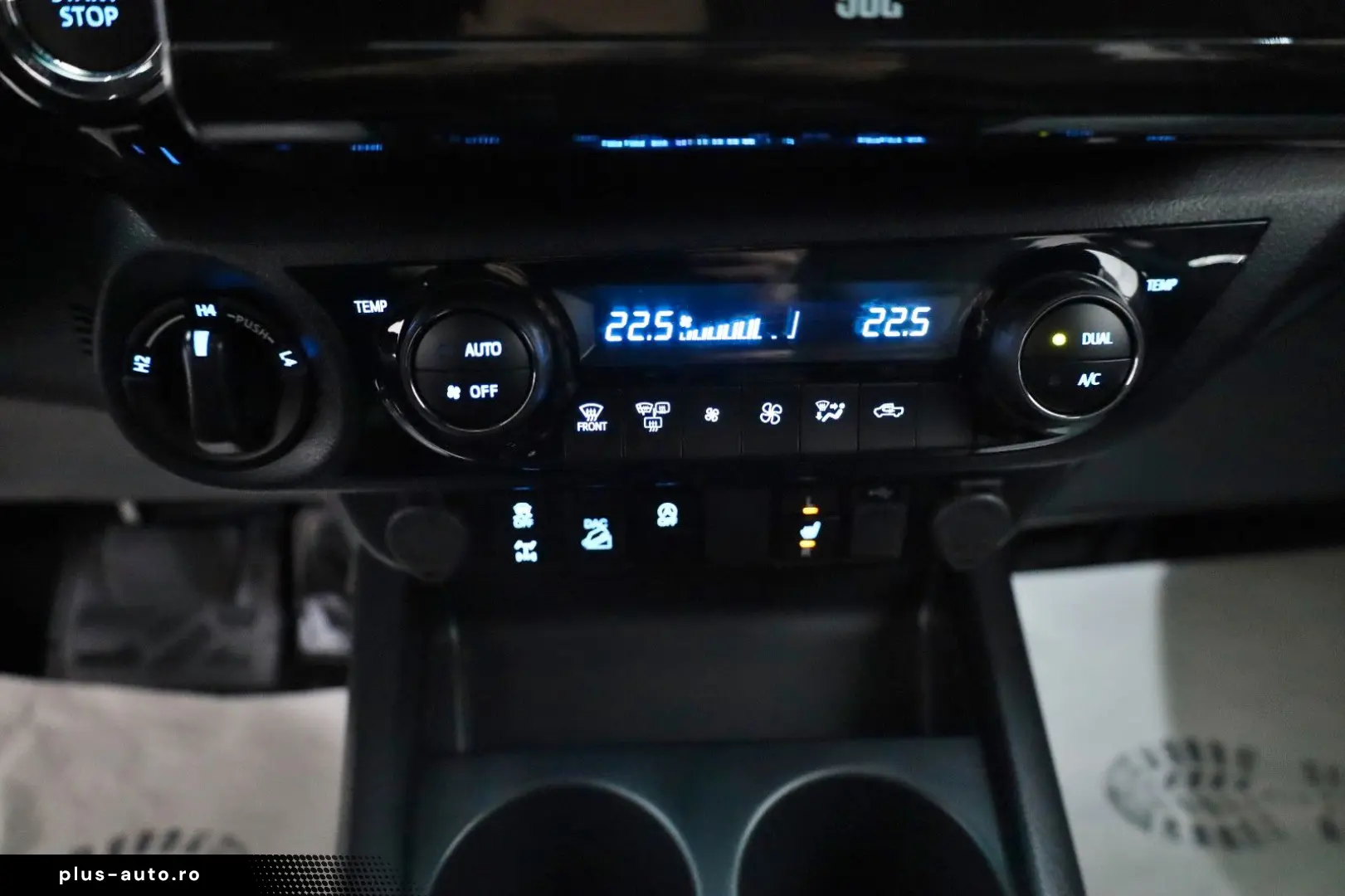 TOYOTA Hilux Double Cab Invincible Navi ACC HardTop AHK