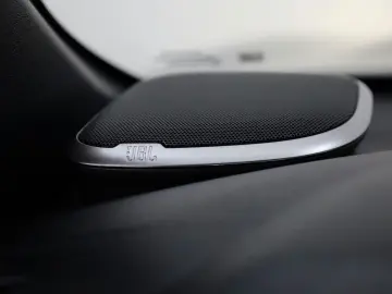 TOYOTA Hilux Double Cab Invincible Navi ACC HardTop AHK