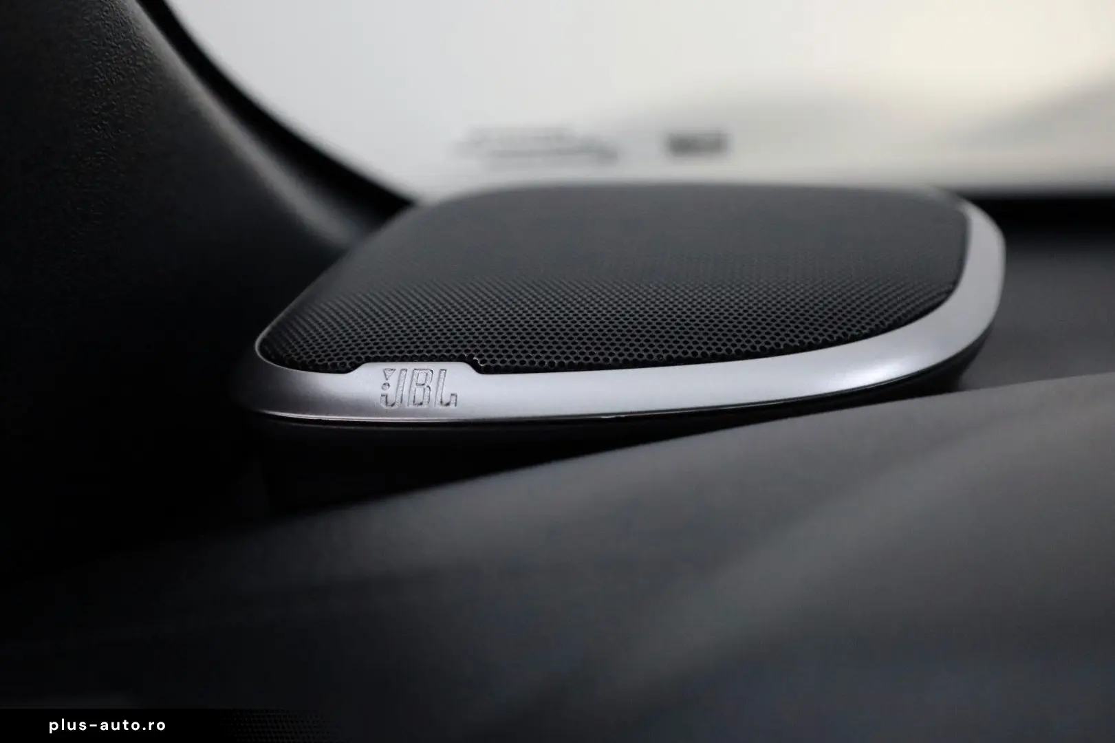 TOYOTA Hilux Double Cab Invincible Navi ACC HardTop AHK