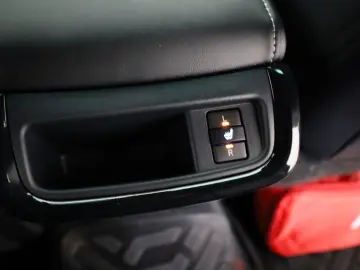 TOYOTA Hilux Double Cab Invincible Navi ACC HardTop AHK