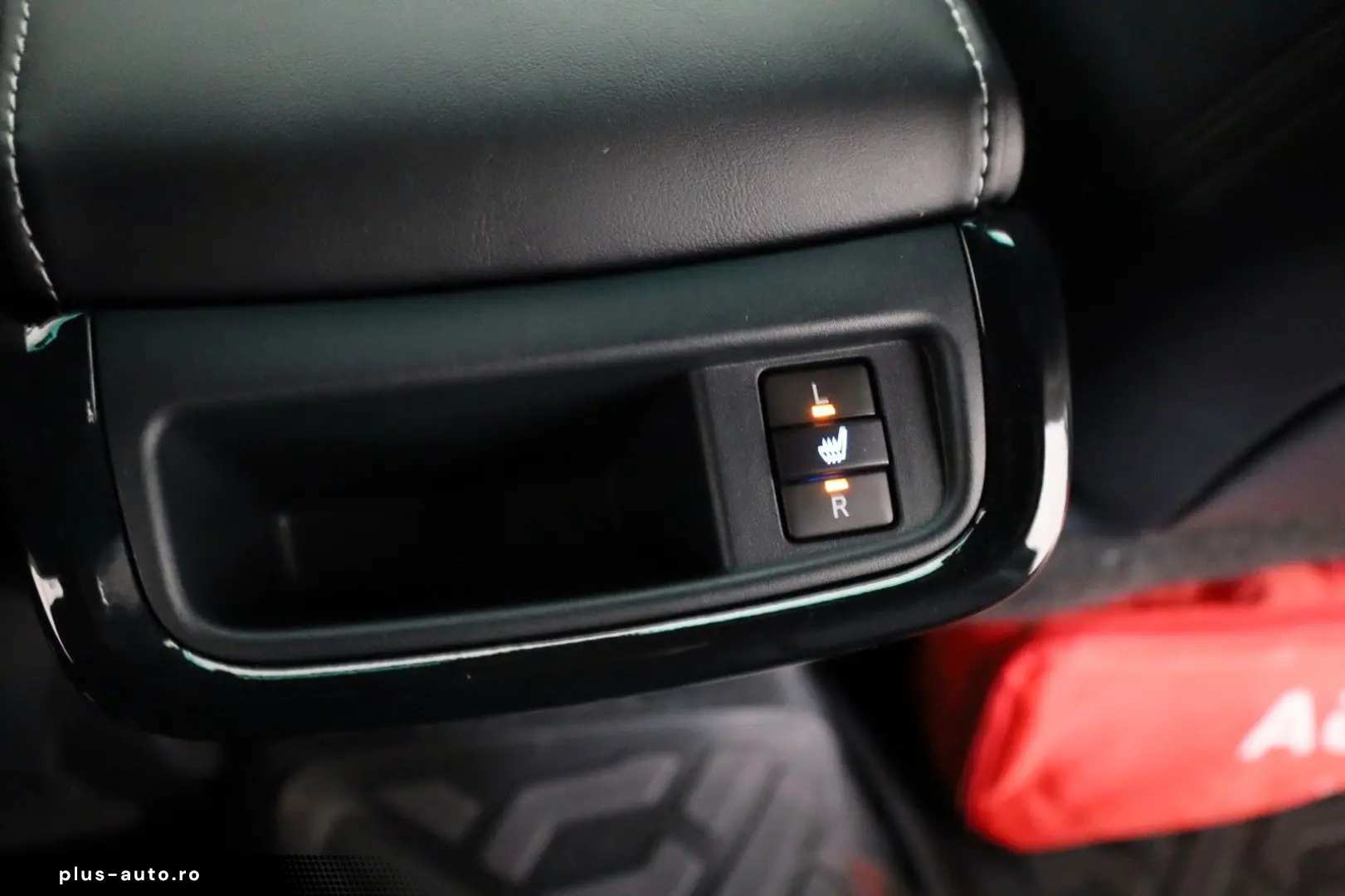 TOYOTA Hilux Double Cab Invincible Navi ACC HardTop AHK