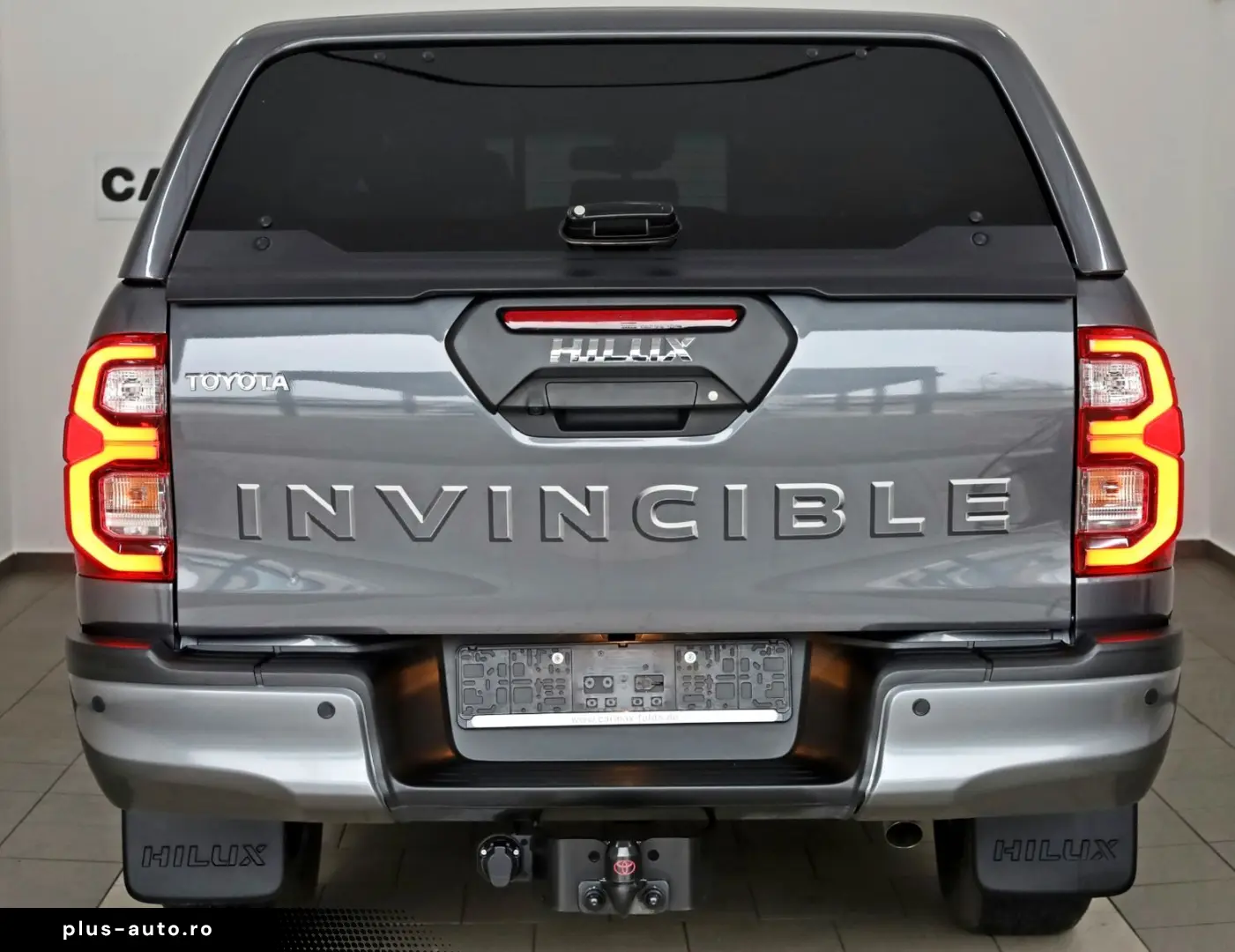 TOYOTA Hilux Double Cab Invincible Navi ACC HardTop AHK