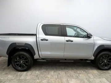 TOYOTA Hilux 2.8 D4-D Invincible MY2025 Mild HYBRID AHK