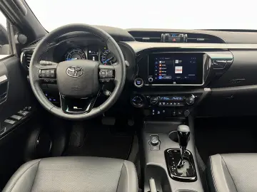 TOYOTA Hilux 2.8 D4-D Invincible MY2025 Mild HYBRID AHK