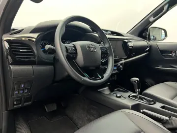 TOYOTA Hilux 2.8 D4-D Invincible MY2025 Mild HYBRID AHK