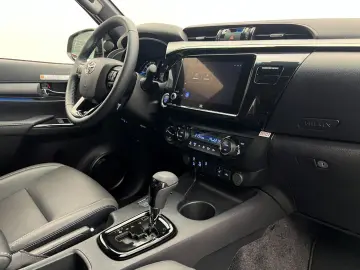 TOYOTA Hilux 2.8 D4-D Invincible MY2025 Mild HYBRID AHK