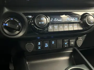 TOYOTA Hilux 2.8 D4-D Invincible MY2025 Mild HYBRID AHK