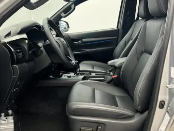 TOYOTA Hilux 2.8 D4-D Invincible MY2025 Mild HYBRID AHK