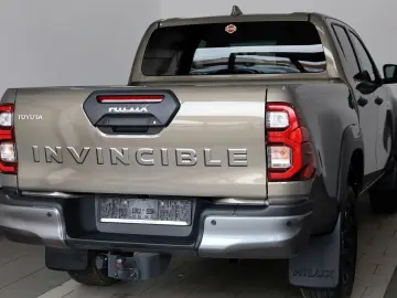 TOYOTA Hilux Double Cab Invincible ACC Nav AHK Garantie