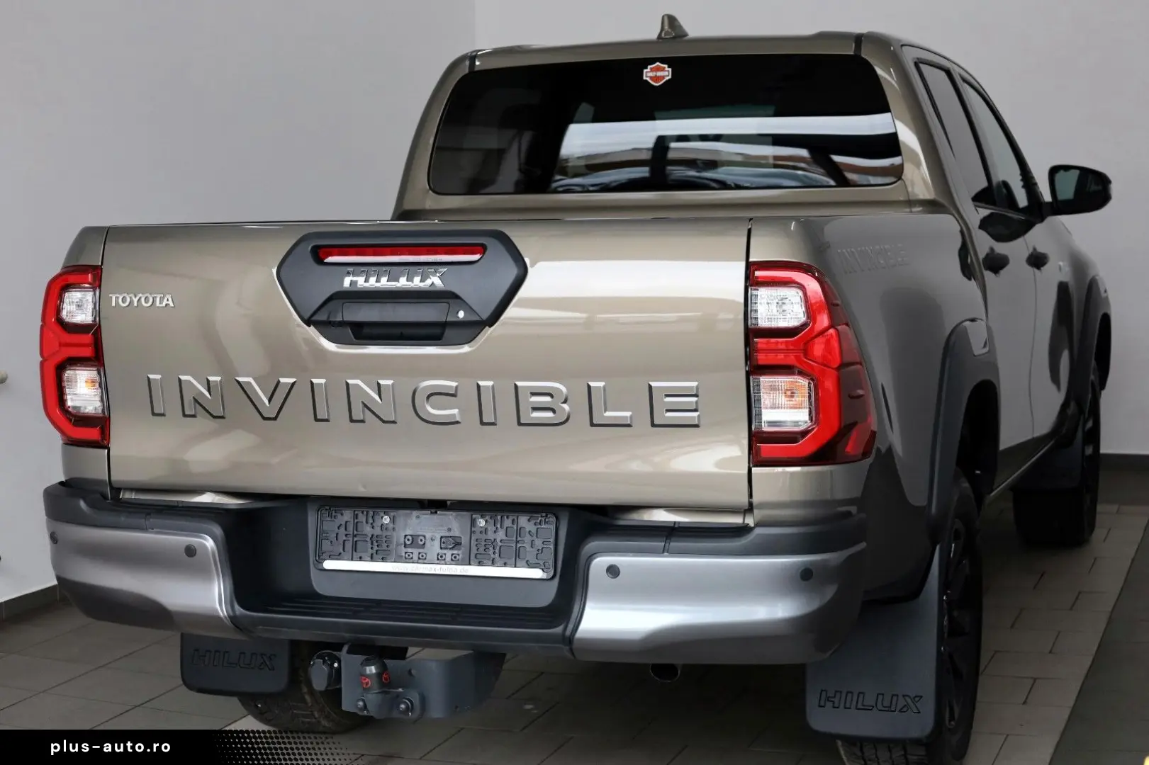 TOYOTA Hilux Double Cab Invincible ACC Nav AHK Garantie