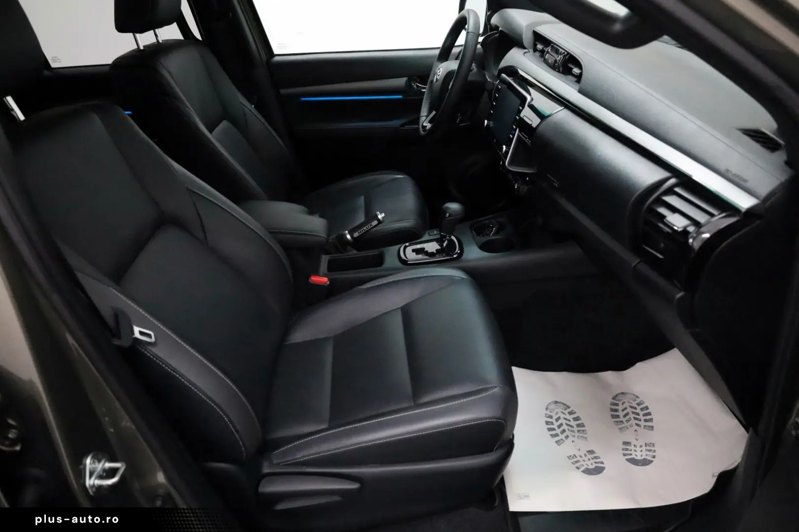 TOYOTA Hilux Double Cab Invincible ACC Nav AHK Garantie