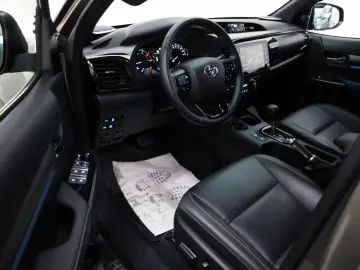 TOYOTA Hilux Double Cab Invincible ACC Nav AHK Garantie
