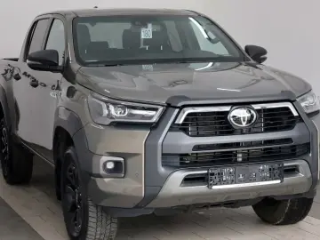 TOYOTA Hilux Double Cab Invincible ACC Nav AHK Garantie