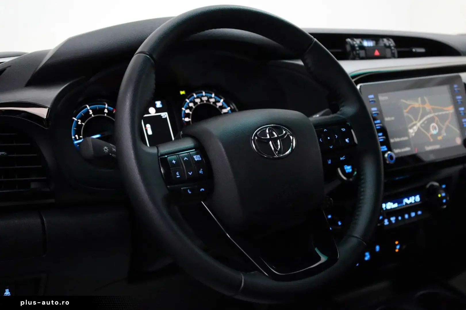 TOYOTA Hilux Double Cab Invincible ACC Nav AHK Garantie