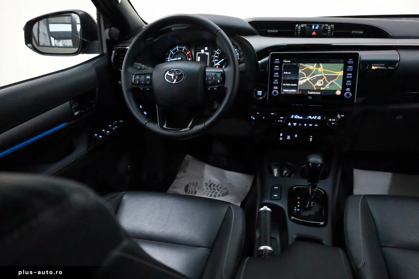 TOYOTA Hilux Double Cab Invincible ACC Nav AHK Garantie