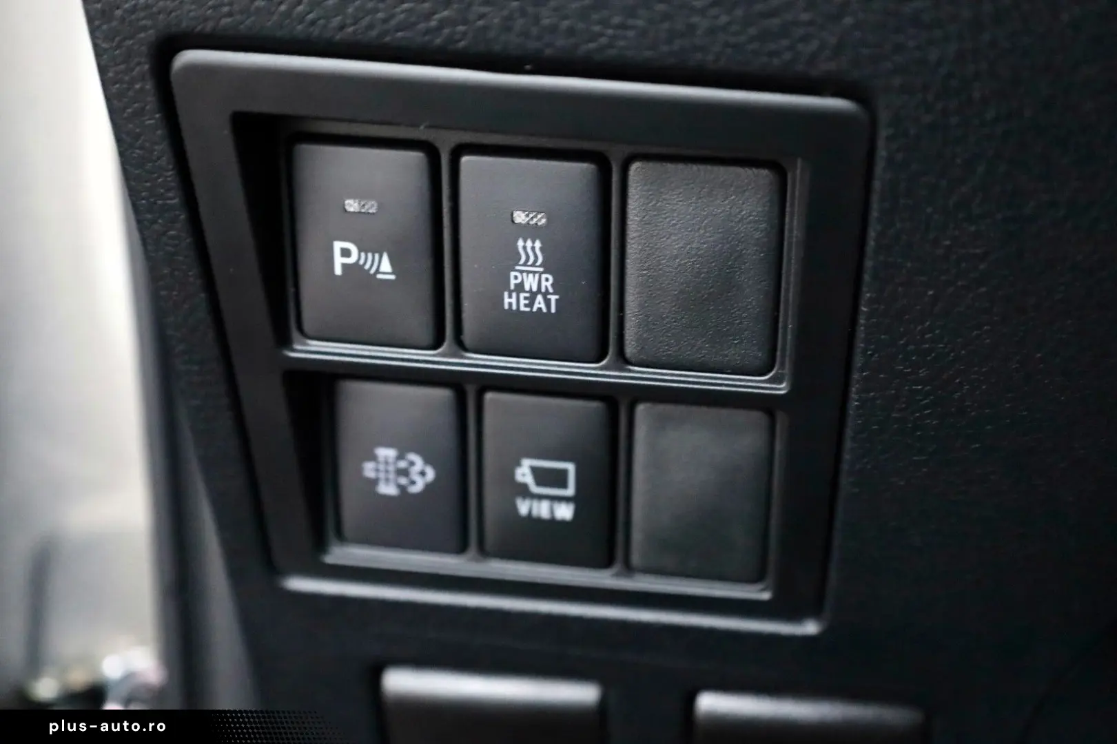 TOYOTA Hilux Double Cab Invincible ACC Nav AHK Garantie