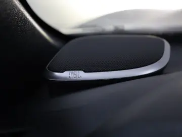 TOYOTA Hilux Double Cab Invincible ACC Nav AHK Garantie