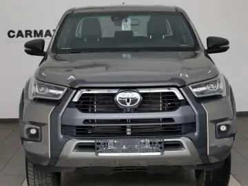 TOYOTA Hilux Double Cab Invincible ACC Nav AHK Garantie