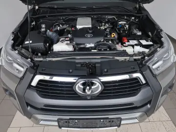 TOYOTA Hilux Double Cab Invincible ACC Nav AHK Garantie