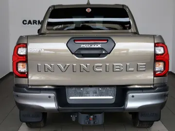 TOYOTA Hilux Double Cab Invincible ACC Nav AHK Garantie