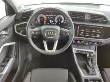 AUDI Q3 35 TFSI S tronic S line  ACC  AHK  Kamera