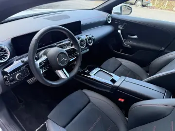 MERCEDES-BENZ CLA 200 AMG Premium