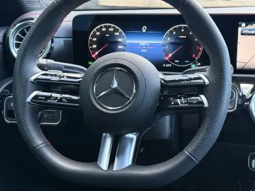 MERCEDES-BENZ CLA 200 AMG Premium
