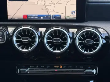 MERCEDES-BENZ CLA 200 AMG Premium