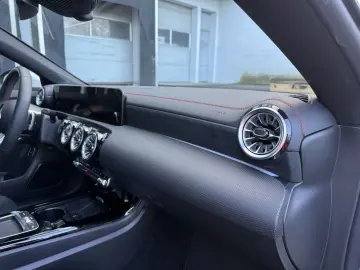 MERCEDES-BENZ CLA 200 AMG Premium