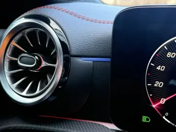 MERCEDES-BENZ CLA 200 AMG Premium