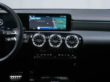 MERCEDES-BENZ CLA 200 AMG