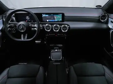 MERCEDES-BENZ CLA 200 AMG