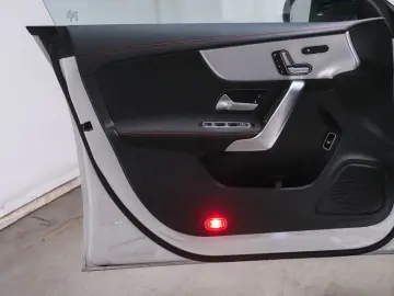 MERCEDES-BENZ CLA 200 AMG